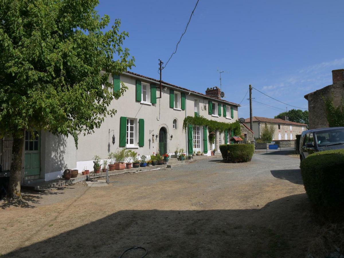 La Revaudiere Bressuire Exterior photo